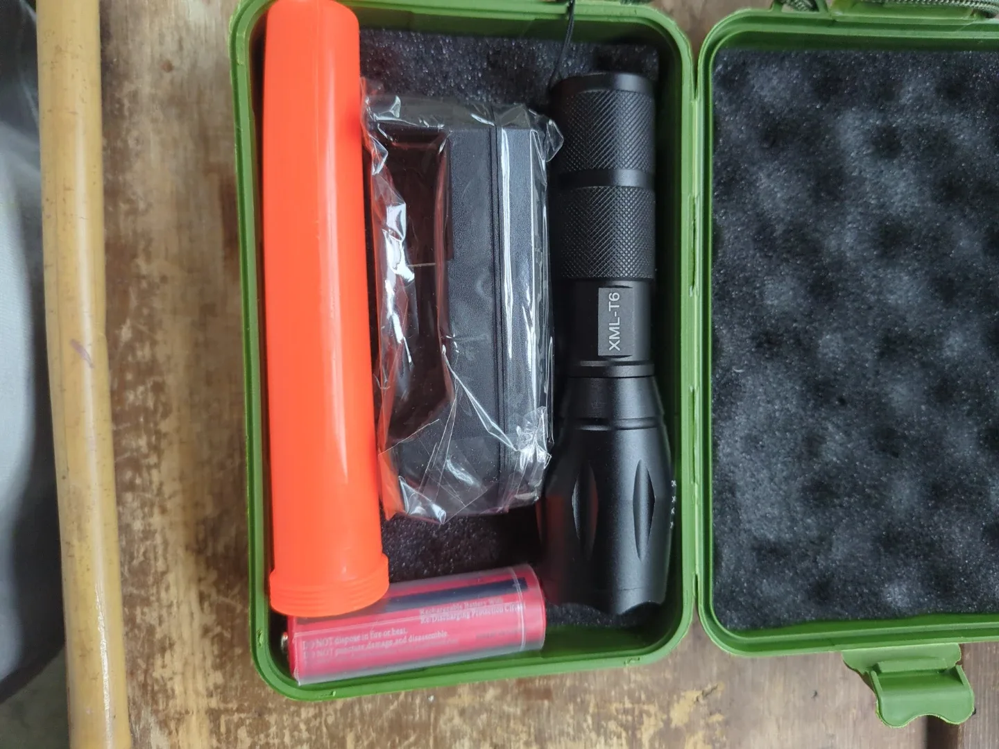 OMEK CREE LED Ultra Bright Flashlight Series image indicator(2)