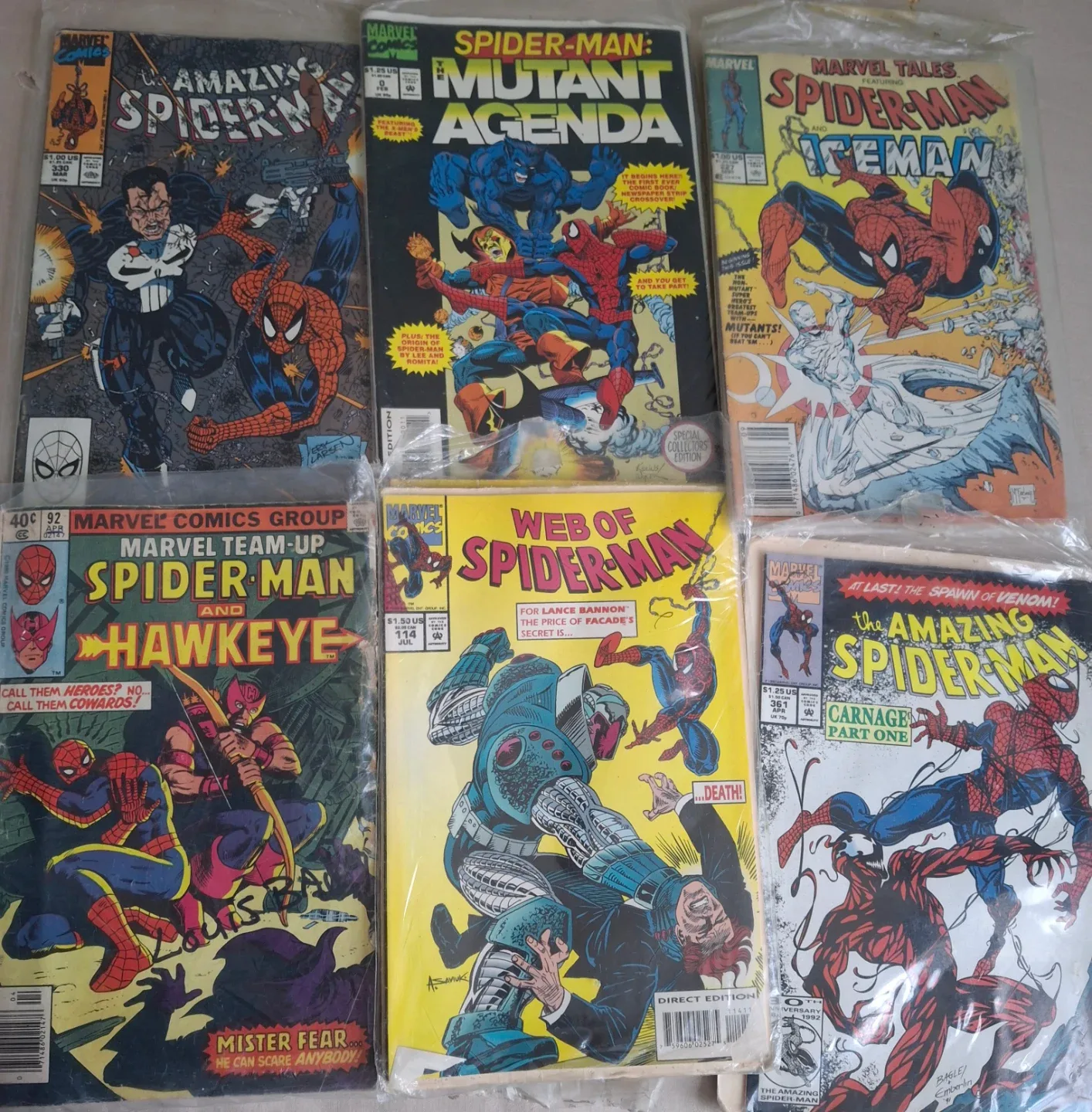 Mixed Lot of Comic Books and Basketball Cards image indicator(4)
