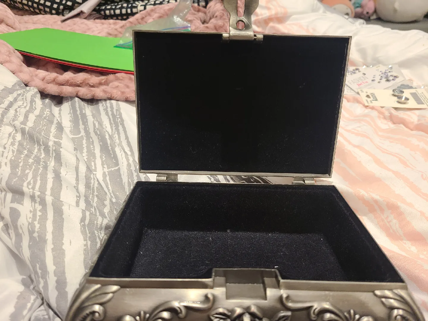 Vintage Style Silver Jewelry Box image indicator(4)