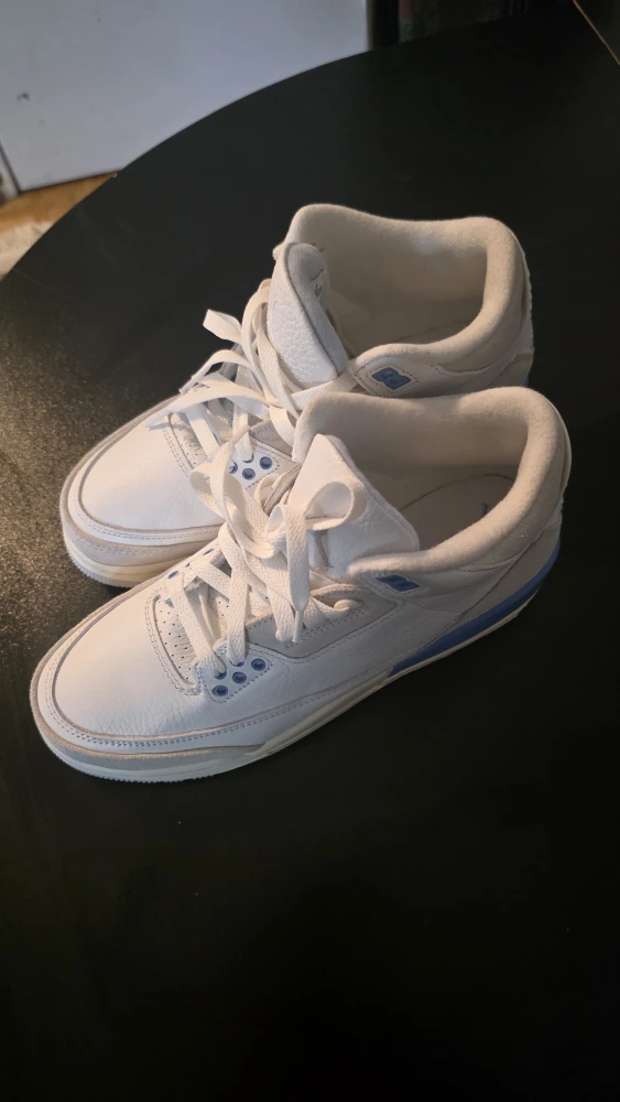 Jordan 3 Retro UNC, Size 7Y - photo 4