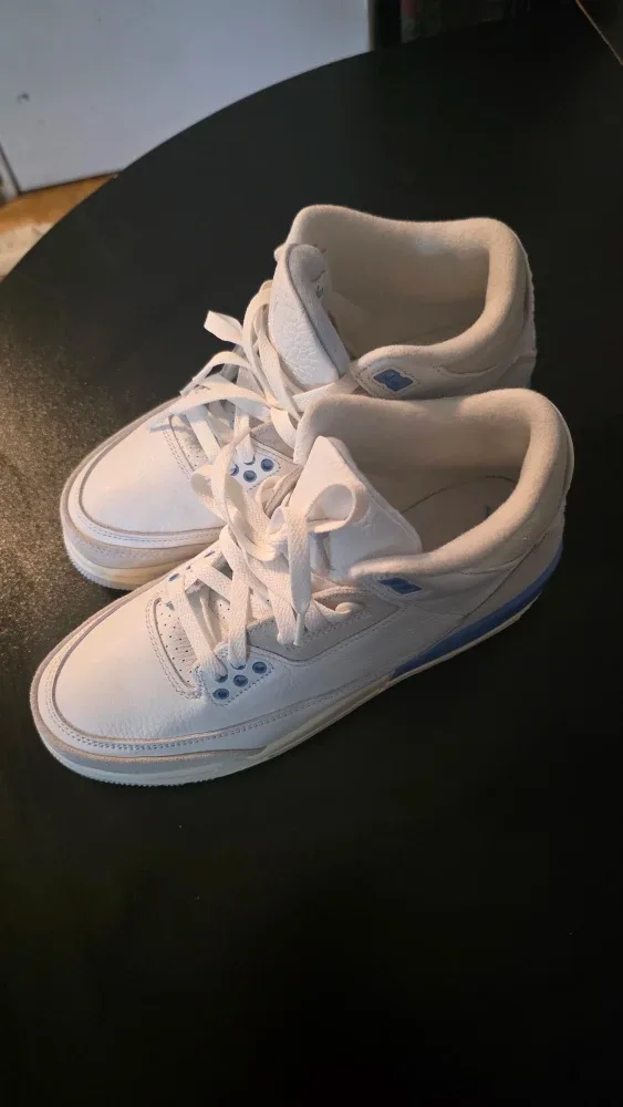 Jordan 3 Retro UNC, Size 7Y image indicator(4)