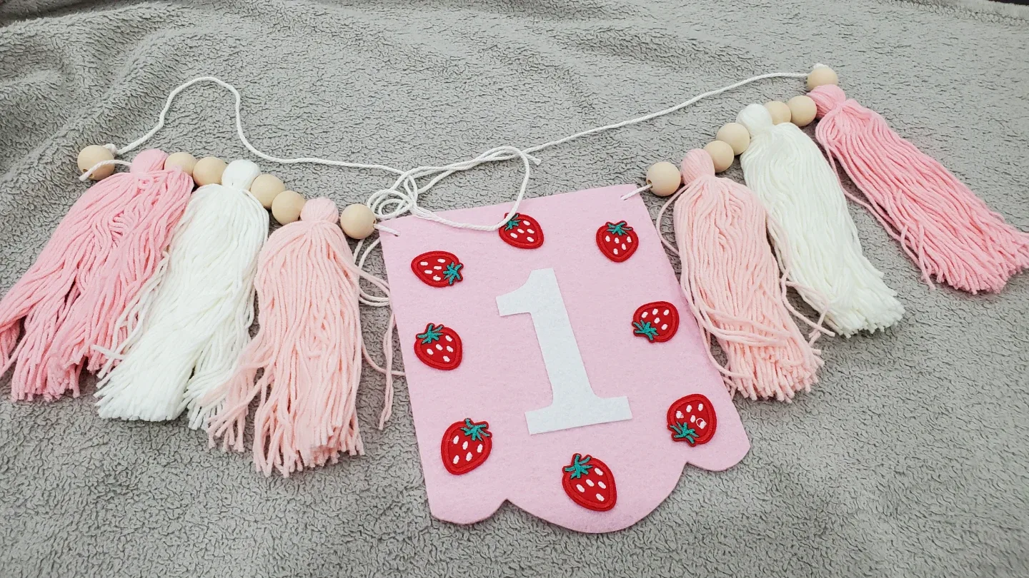 Strawberry 1st Birthday High Chair Banner image indicator(3)