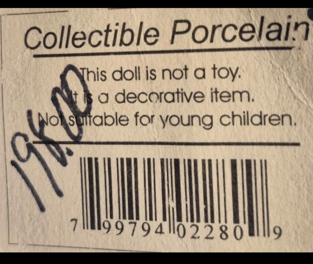 Swank Stoppers Collectible Porcelain Doll🥕 - photo 3