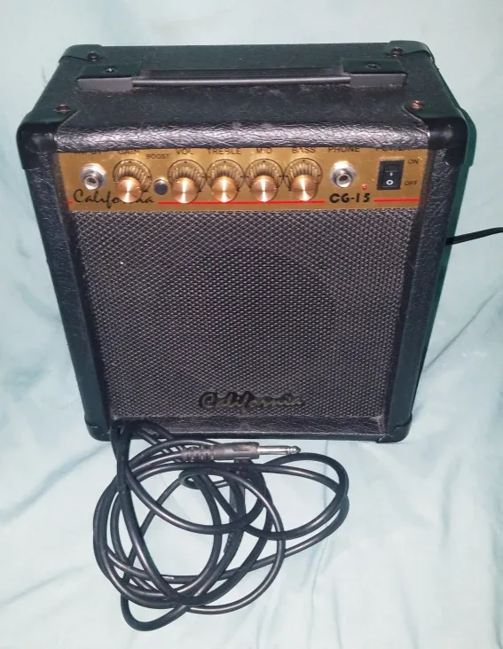 CALIFORNIA  Mini AMP CG-15 15-Watt Guitar Combo Amp