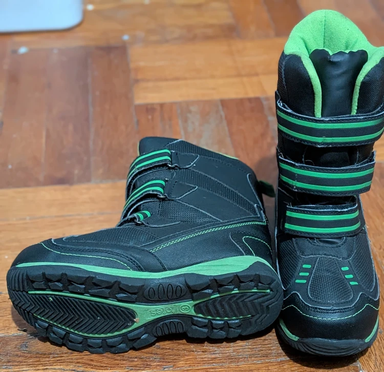 Totes Kids Winter Snow Boots, Black & Green