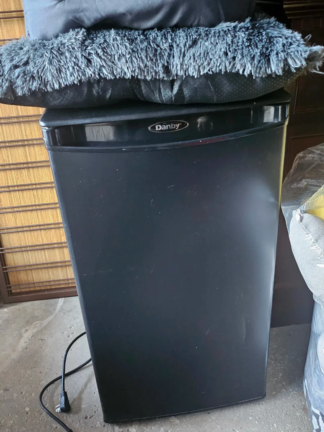 purchasing new and second hand items  437 220-0444  maryam image indicator(7)