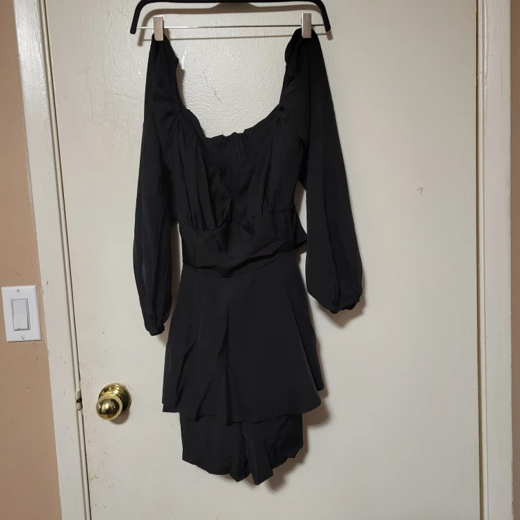 New LYANER Black Ruffle Layer Romper - Size Large - photo 4
