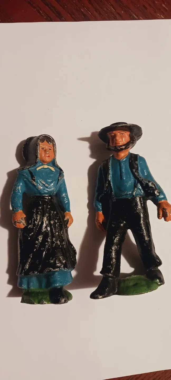 Vintage Cast Iron Amish Couple Figurines thumbnail