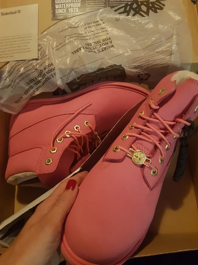 Timberland Pink Leather Boots BRAND NEW IN BOX image indicator(2)