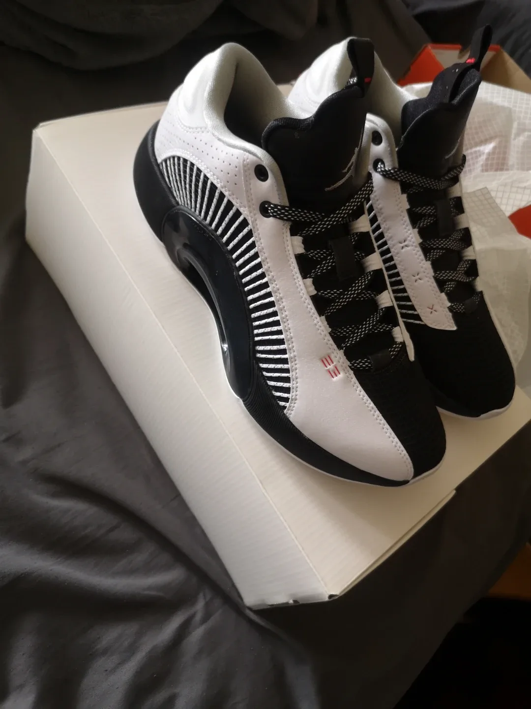 Air Jordan XXXV Low, Size 10 BRED image indicator(2)