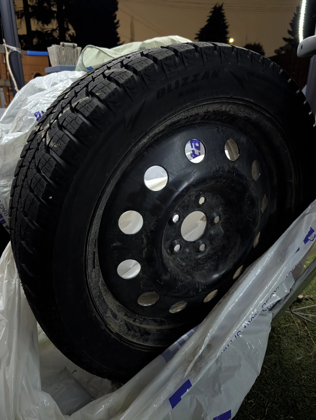 Bridgestone Blizzak Winter Tire 245/45R18 - photo 2