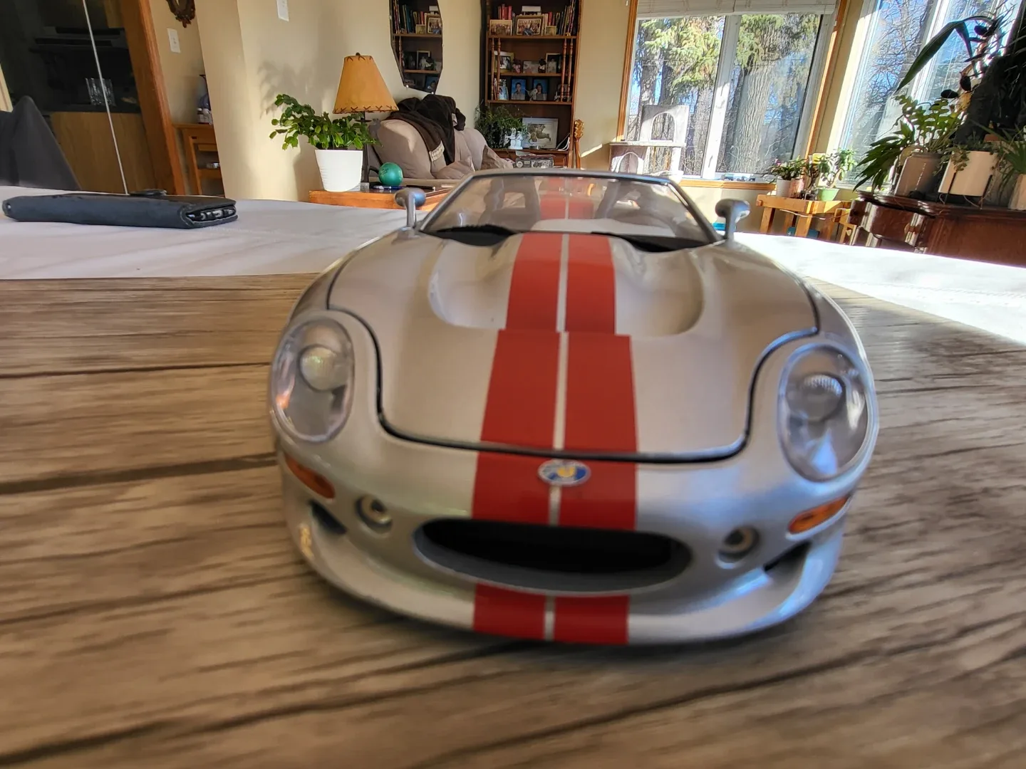 Burago Shelby Series 1 (1999) Diecast Car 1:18 image indicator(2)