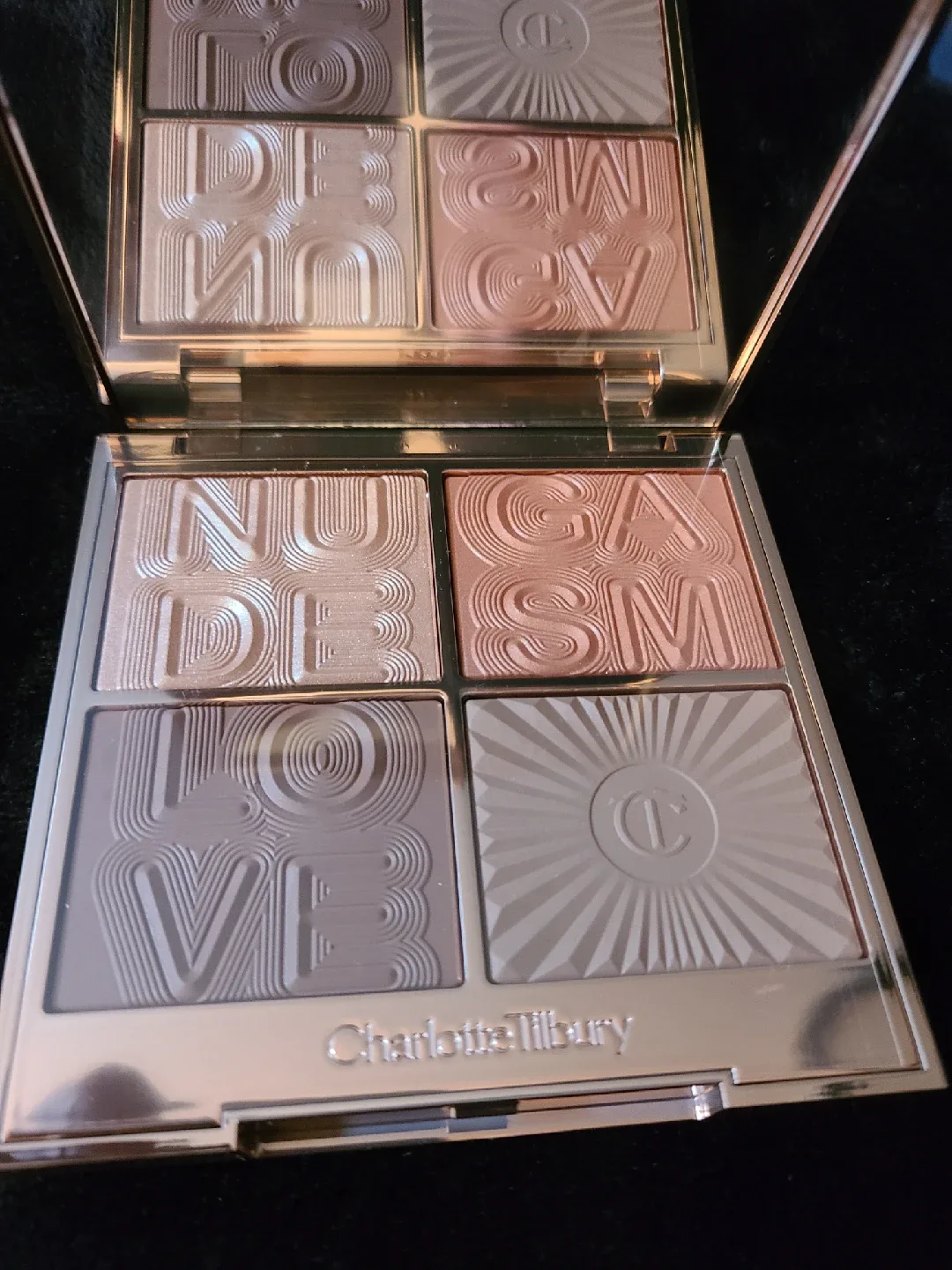 Charlotte Tilbury Nudegasm Face Palette image indicator(2)