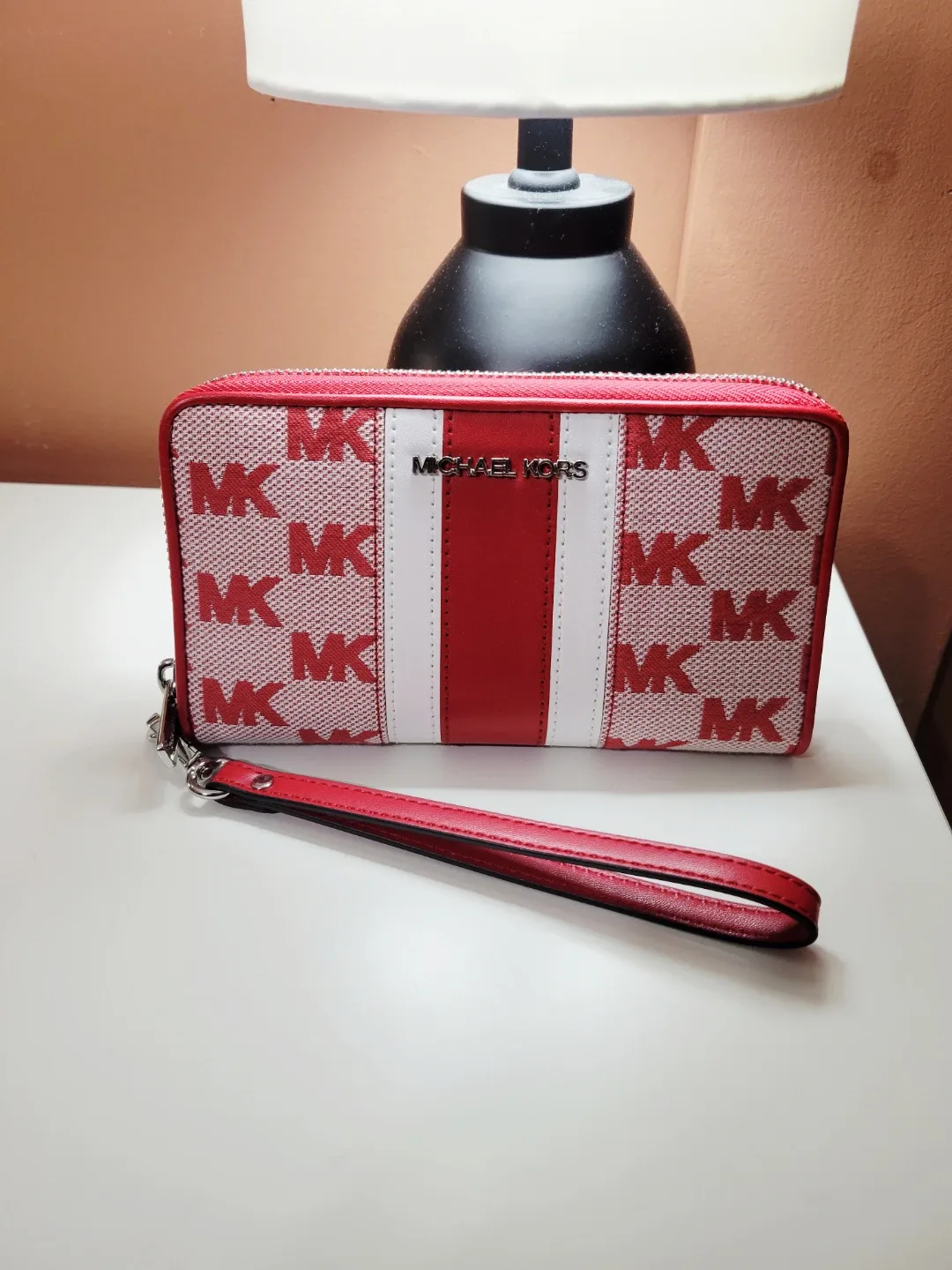 New MK Wristlet Phone Wallet image indicator(3)