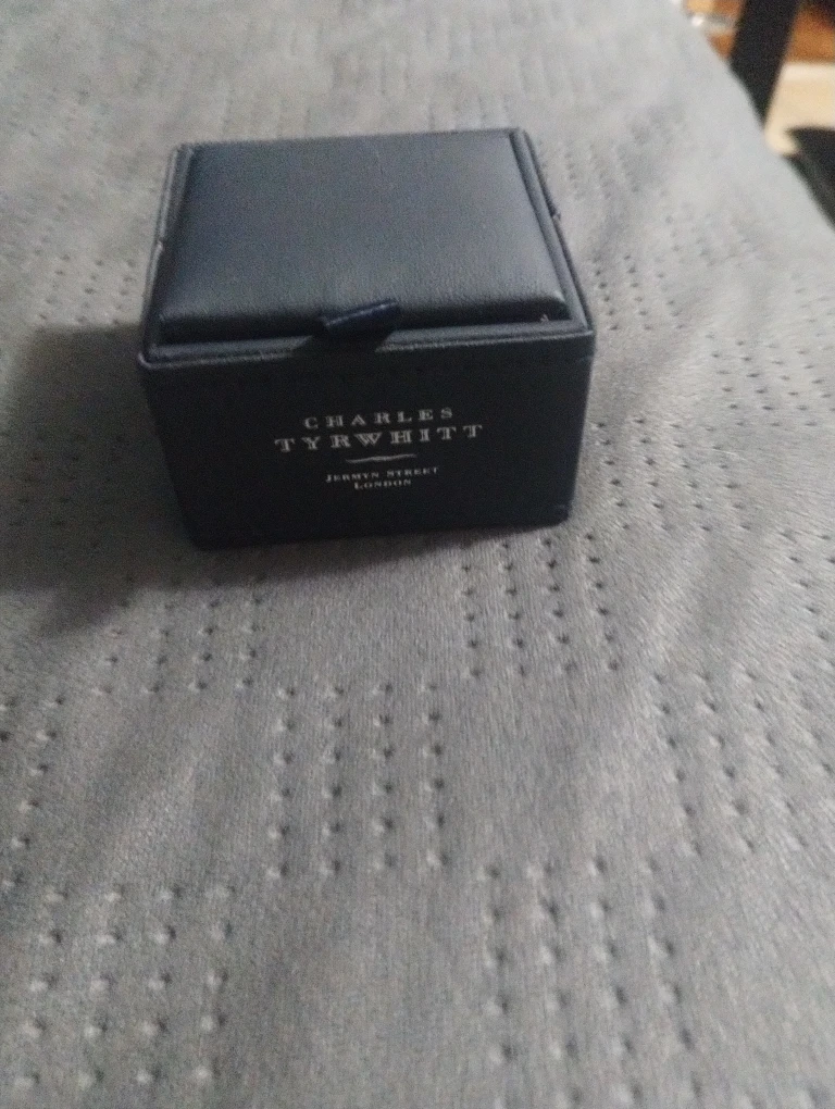 Charles Tyrwhitt Gold Knot Cufflinks - photo 5
