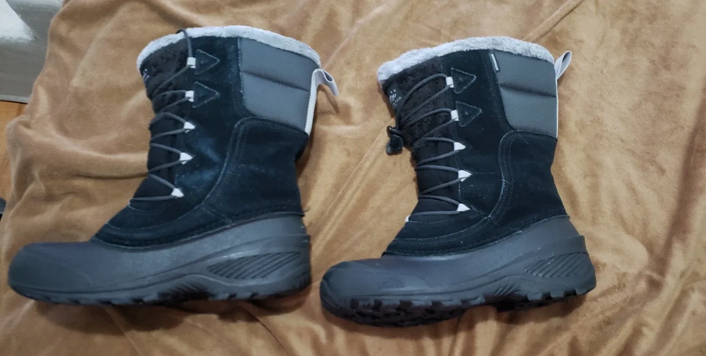 The North Face Winter Boots size 7 image indicator(2)