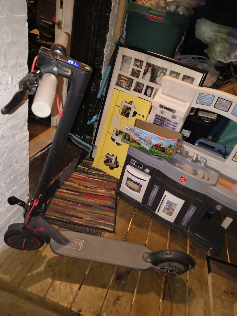 Aovopro Electric Scooter - photo 2