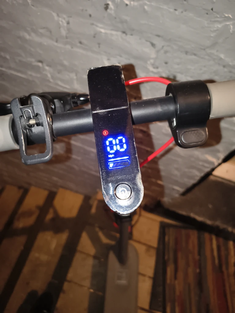 Aovopro Electric Scooter - photo 3