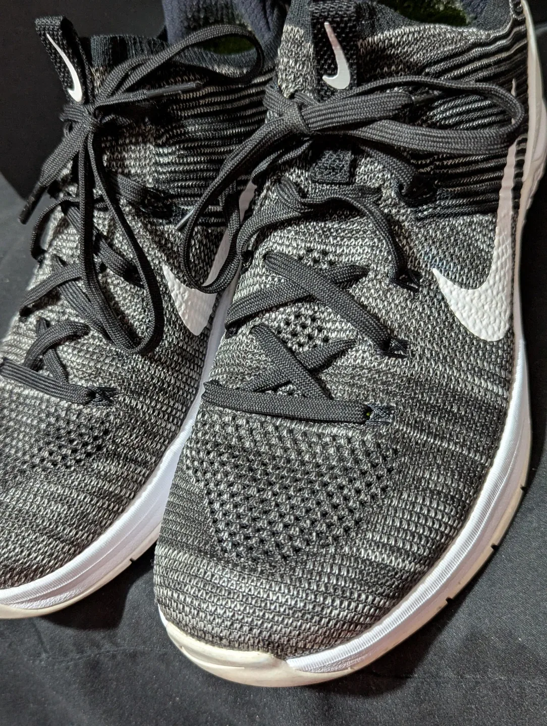 Nike Metcon training shoes size US 8.5 running sneakers image indicator(2)