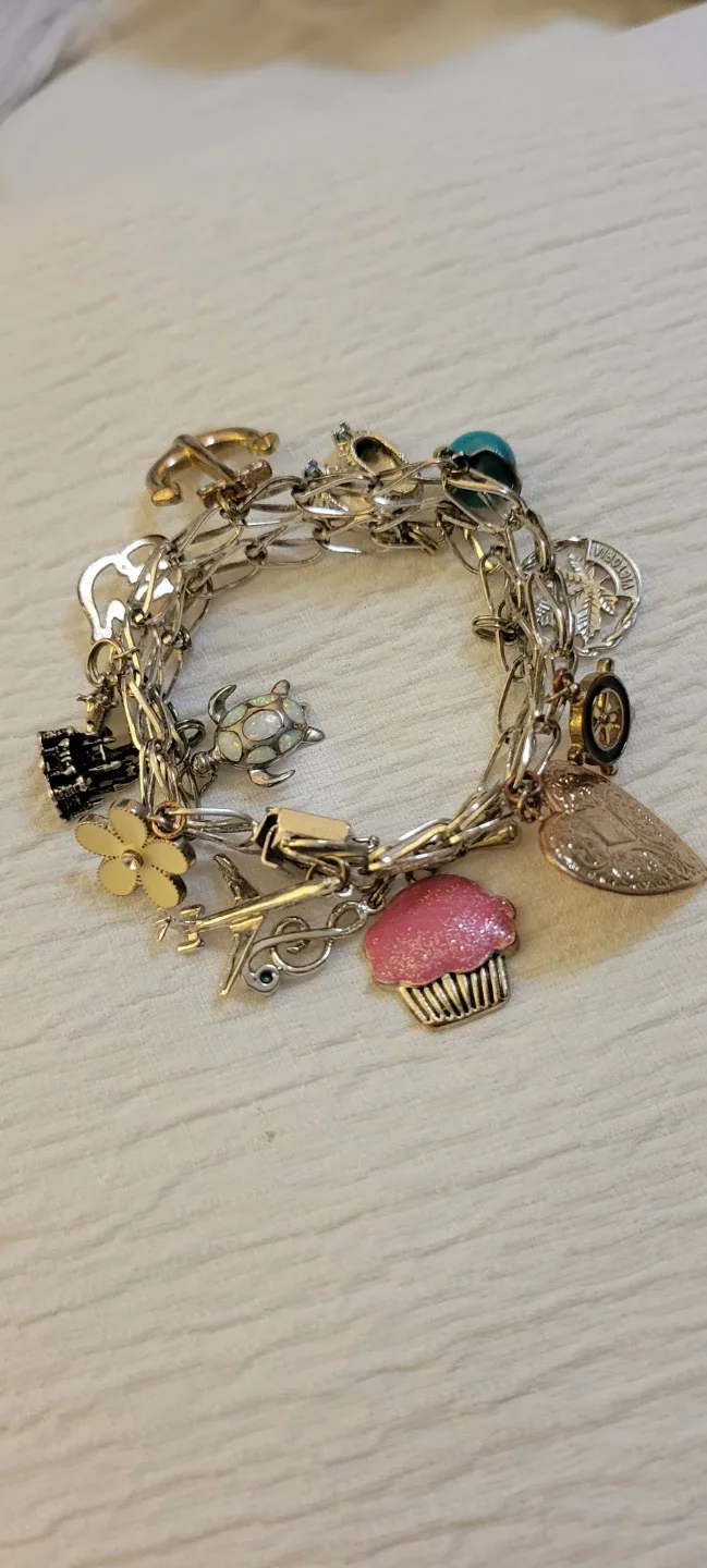 Charm Bracelet with Various Charms image indicator(2)