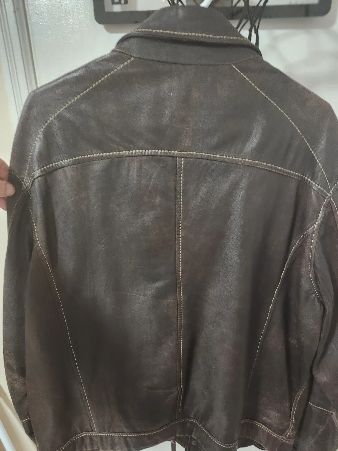 Danier Brown Leather Jacket - Size L image indicator(3)