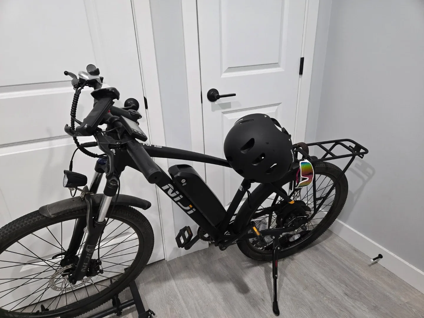 NIJI Electric Bike with Helmet - Great Condition! image indicator(5)