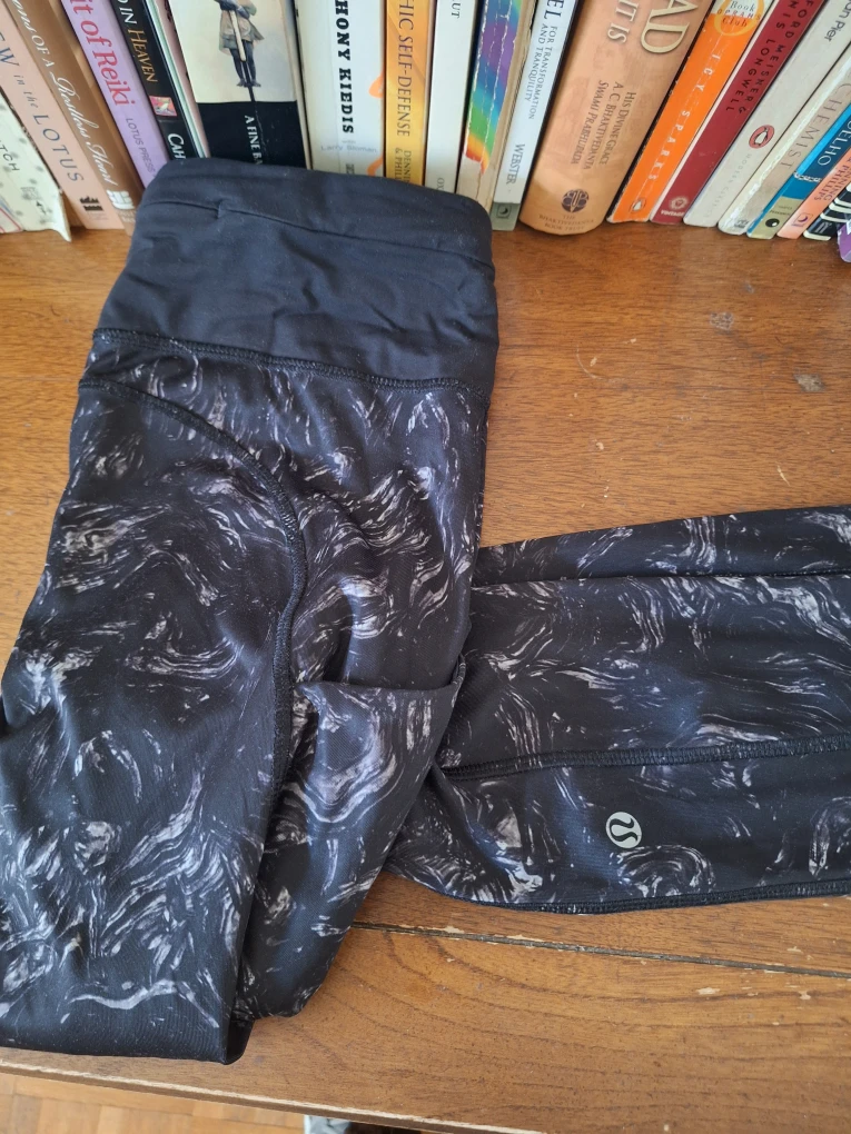 Lululemon Leggings, Black Marble Print - photo 3