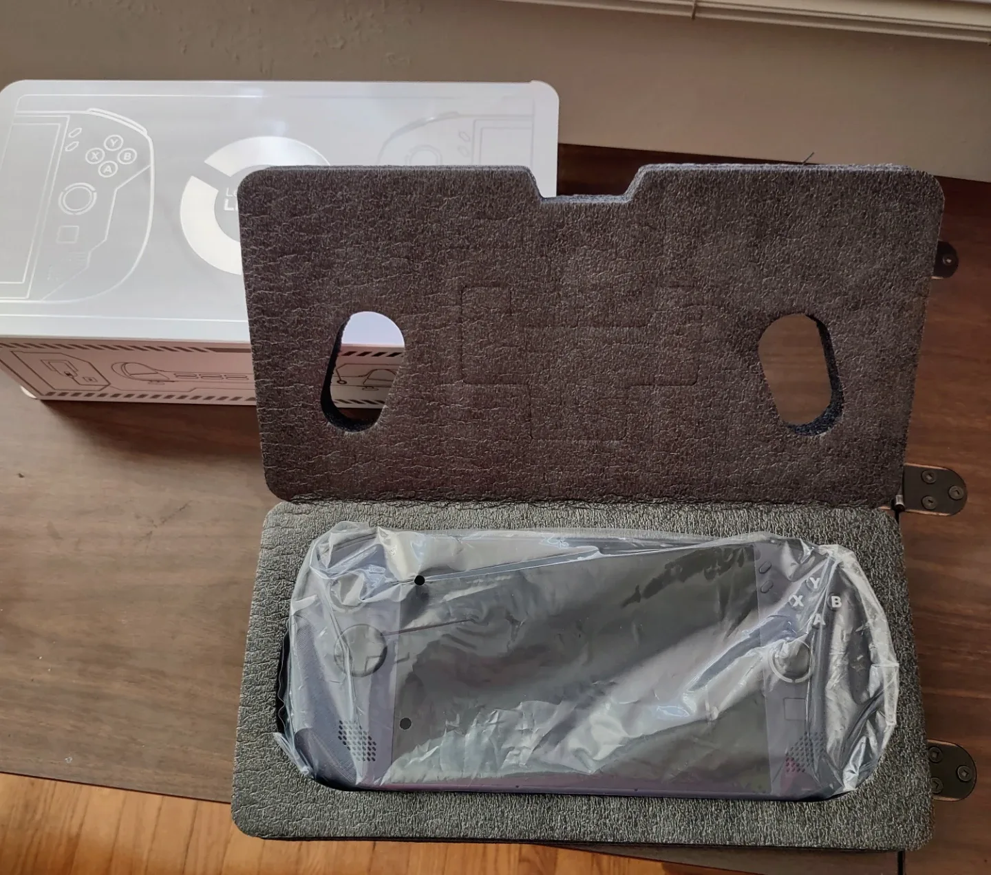 Lenovo Legion Go S SteamOS  Z1 Extreme Handheld Gaming Console image indicator(9)