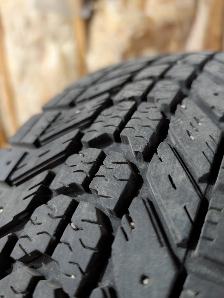 (4)-185/65R15 Winter Tires On Rims 4x114.3 Off 2009 Nissan Versa - photo 4