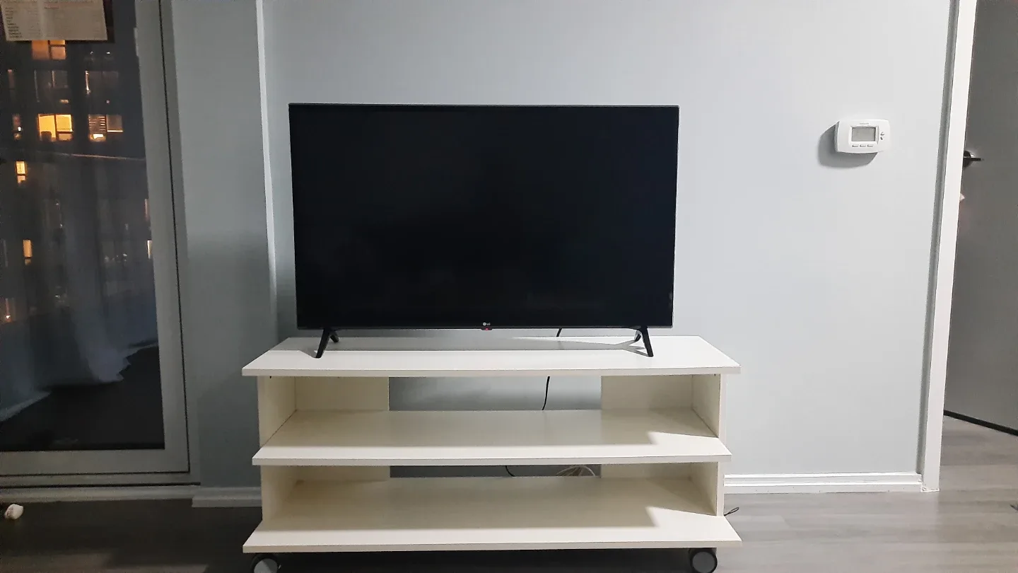 LG smart UHD TV - 43" image indicator(2)