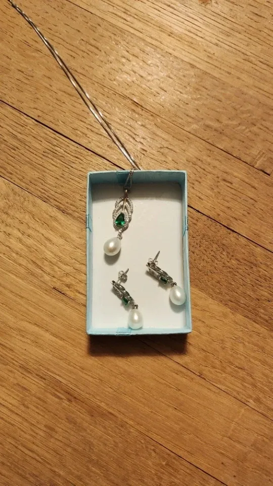 Pearl & Emerald Jewellery Set