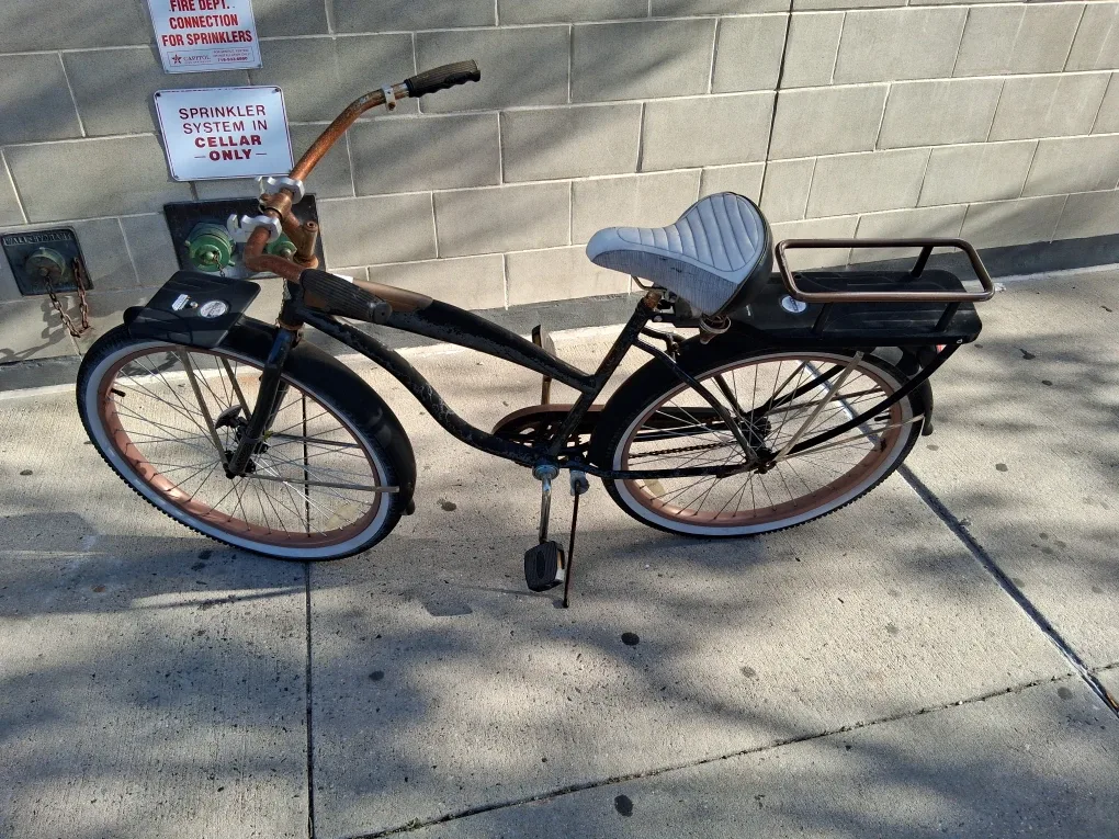 Vintage Cruiser Bike - Black image indicator(2)