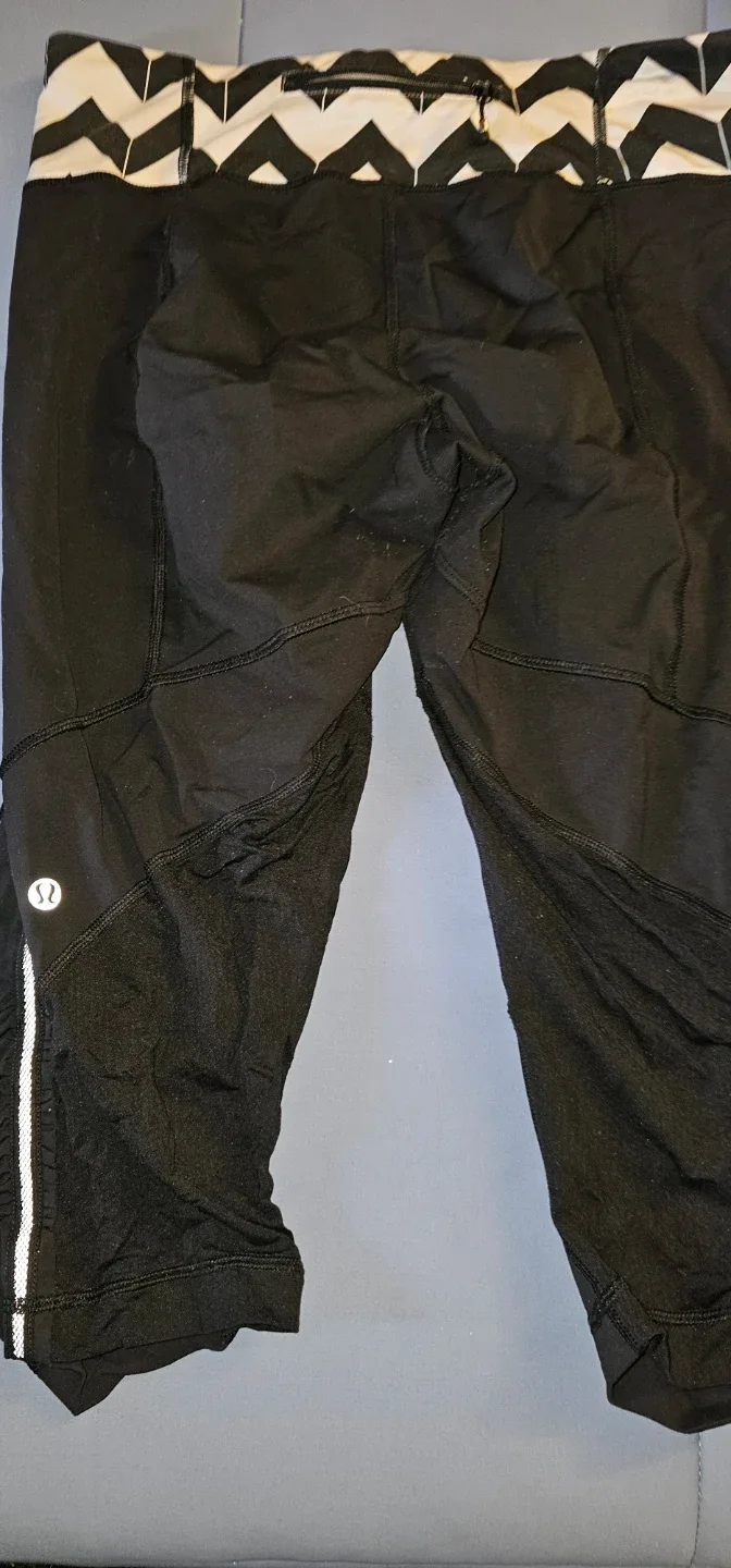 🥕Lululemon Black Capri Leggings size 12🥕 image indicator(2)