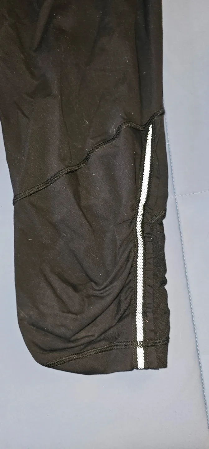 🥕Lululemon Black Capri Leggings size 12🥕 image indicator(3)