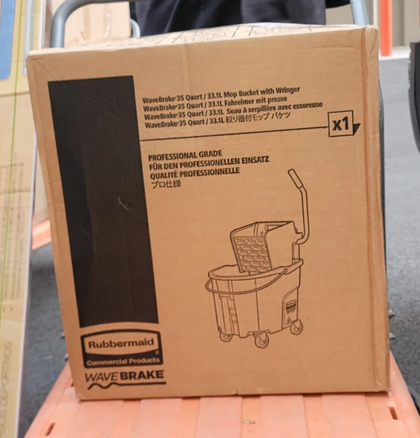 Rubbermaid WaveBrake 35 Quart Mop Bucket with Wringer - New