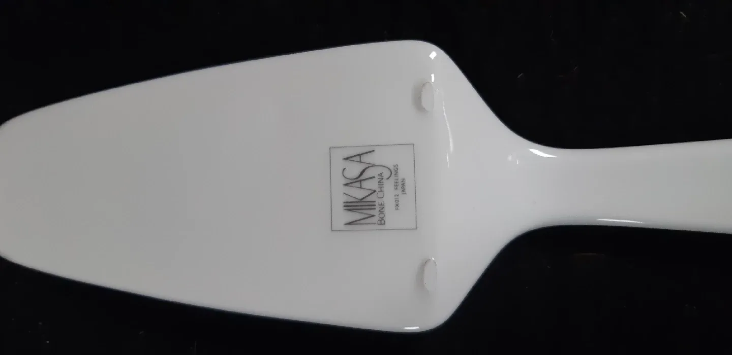 Lovely Set of Serving Pieces image indicator(4)