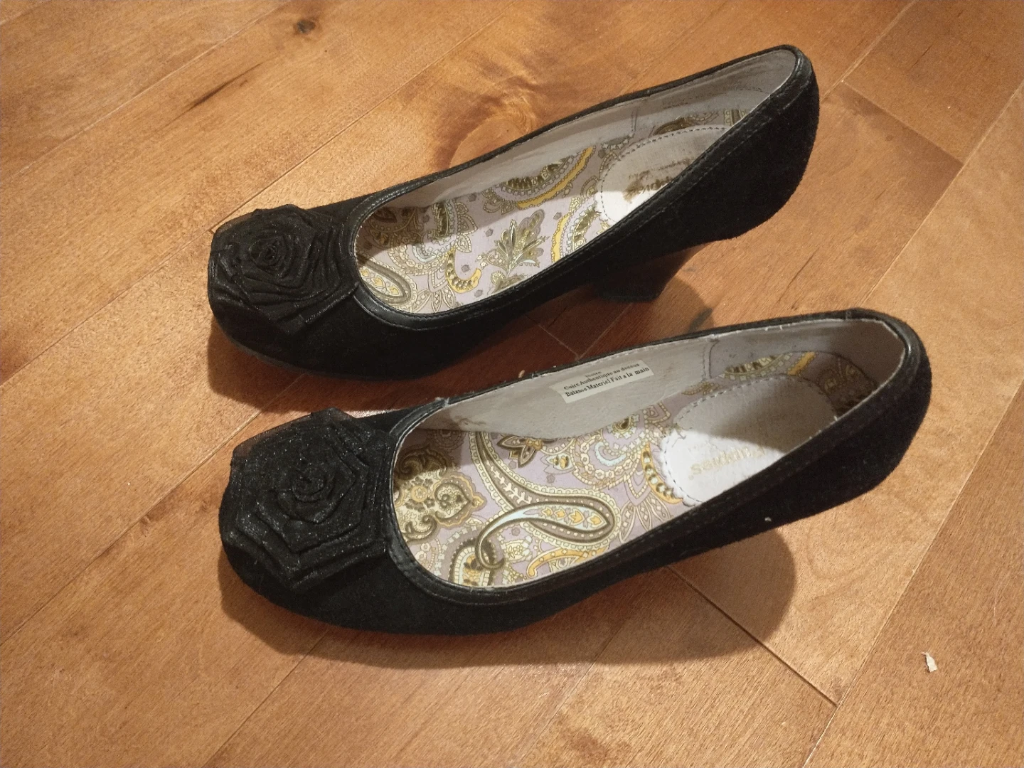 Hush Puppies black pumps with rose detail size 5.5
