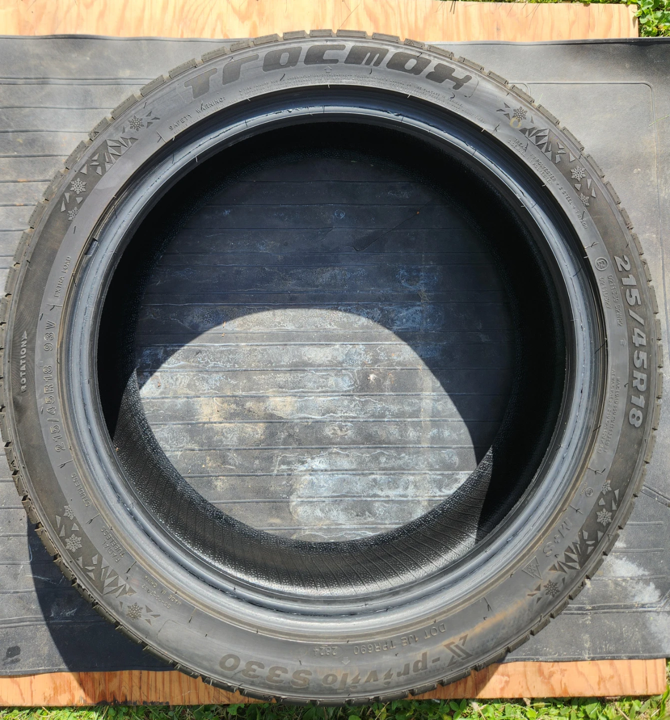 Tracmax S330 Winter Tire 215/45R18