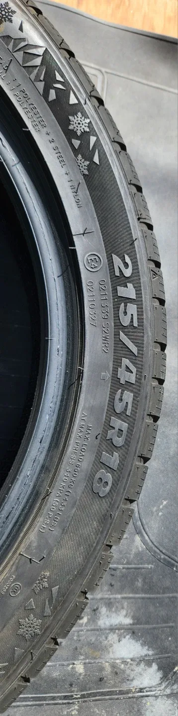 Tracmax S330 Winter Tire 215/45R18 image indicator(3)