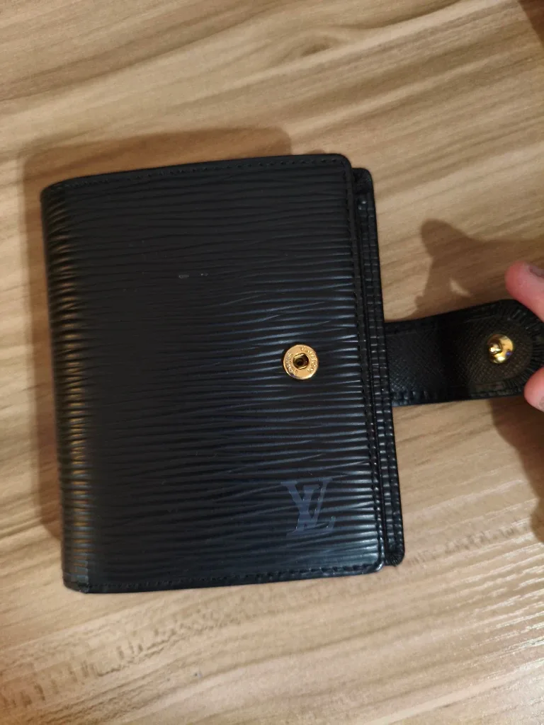 Authentic Louis Vuitton  Agenda Mini Epi Leather Noir image indicator(3)