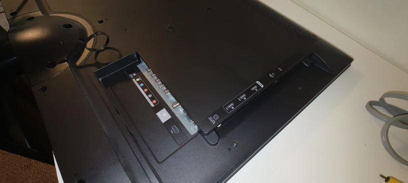 Insignia 32" TV - photo 3