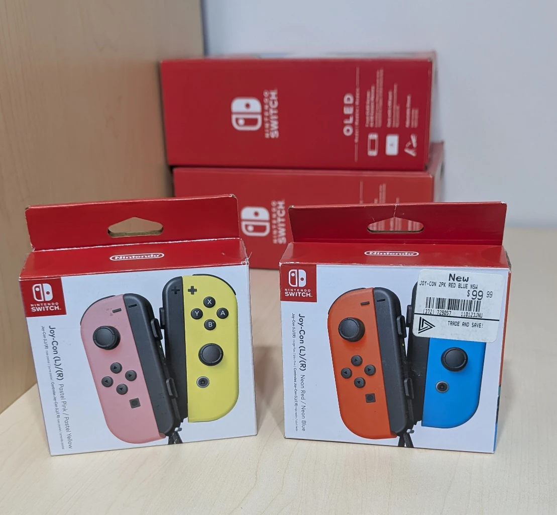 New Nintendo Switch OLED - White Joy-Cons - photo 5