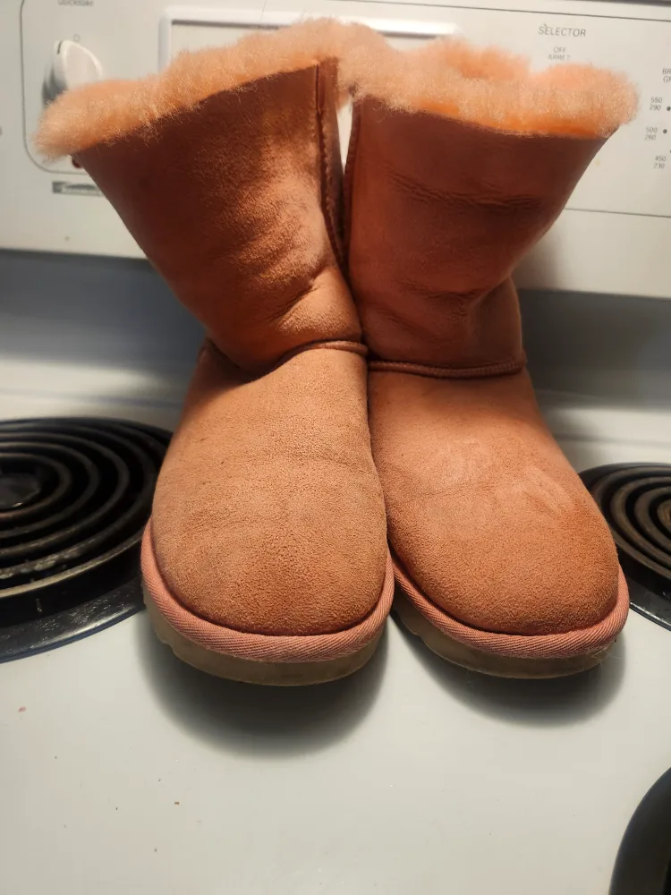 UGG ladies Pink Boots Size 8 image indicator(3)