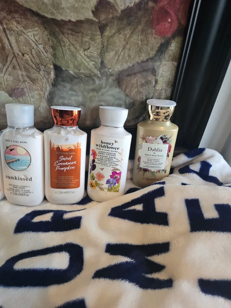 Bath & Body Works Lot: Body Cream & Fine Fragrance Mist image indicator(9)