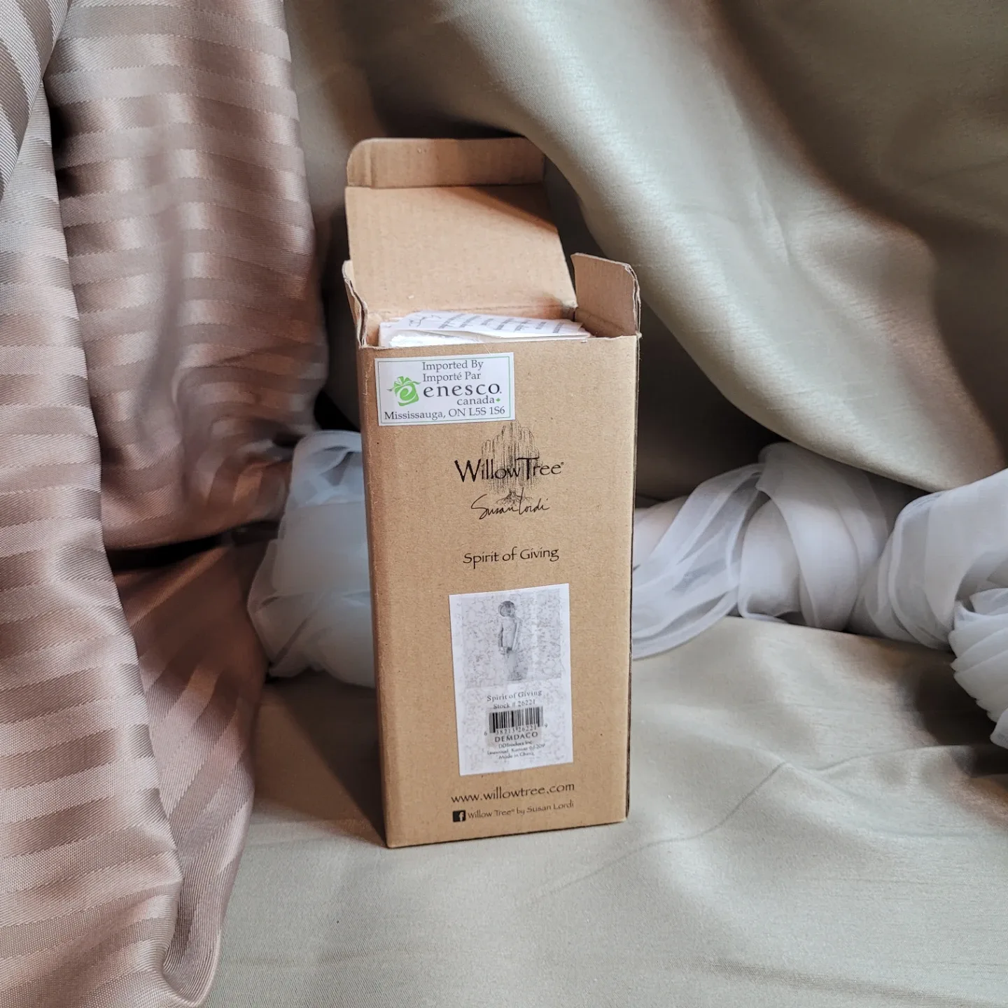 5 1/2" Willow Tree “Spirit of Giving“ Figurine Demdaco 2008 image indicator(8)