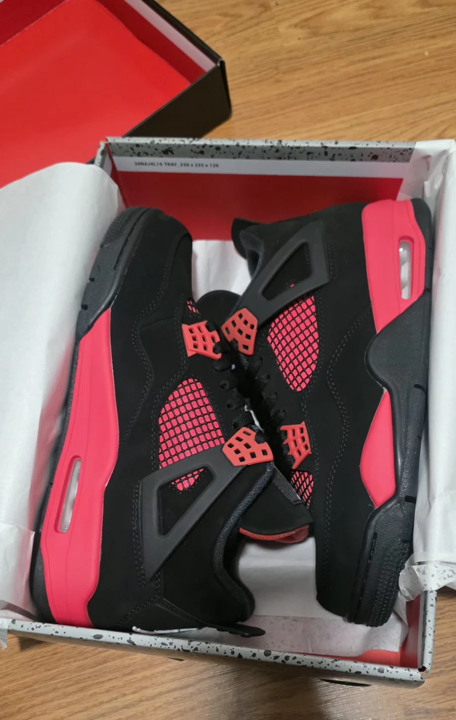Nike Air Jordan 4 Retro Red Thunder Size 9.5