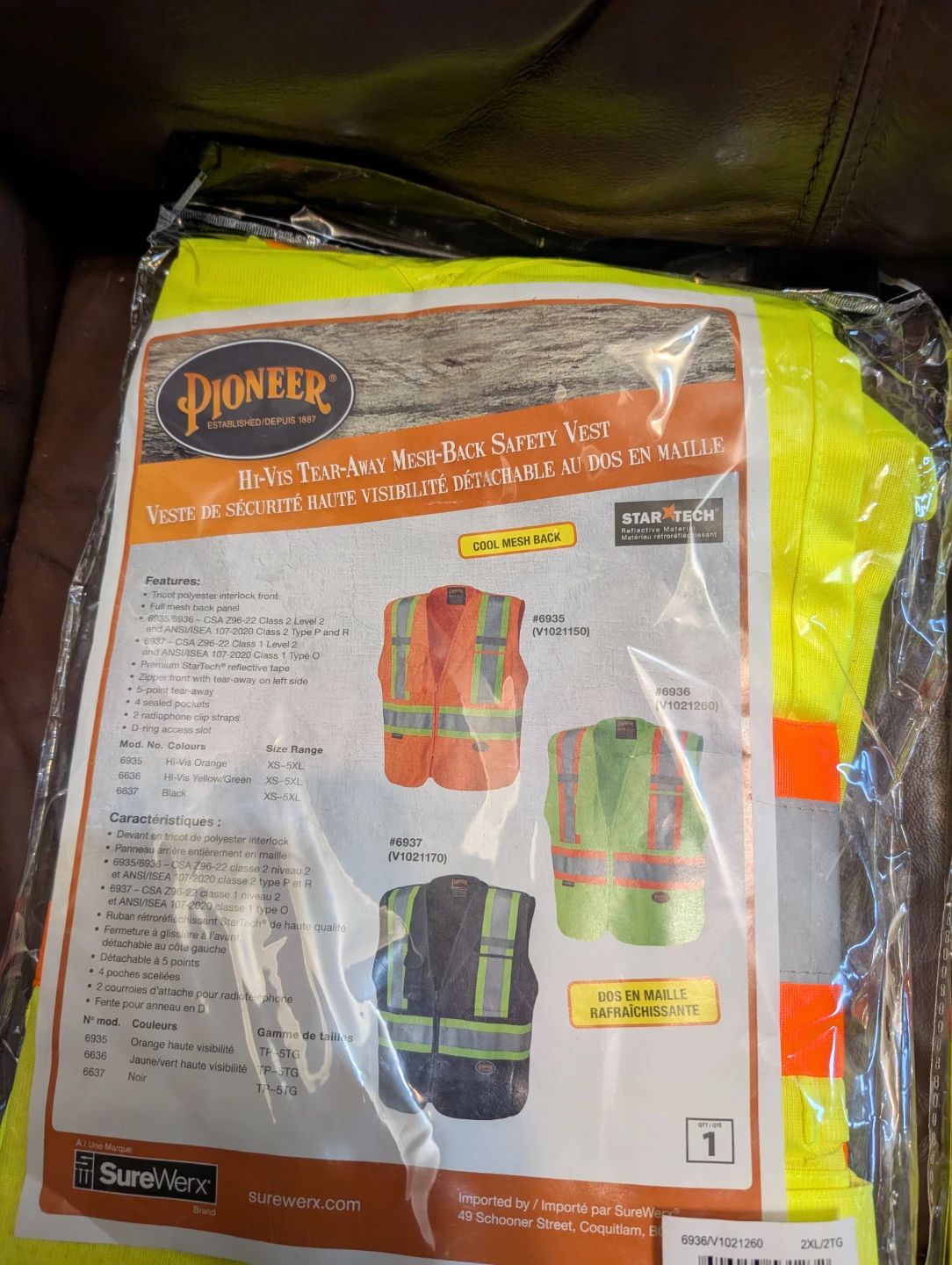 4 sets of new pioneer  high vis vests and gloves - photo 3