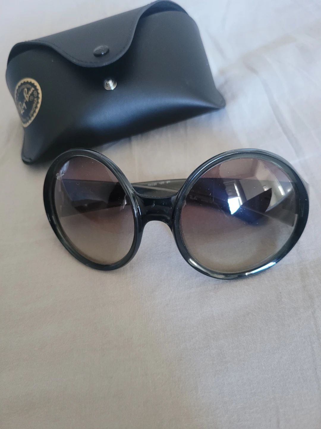 Ray-Ban RB 4345 Sunglasses with Case