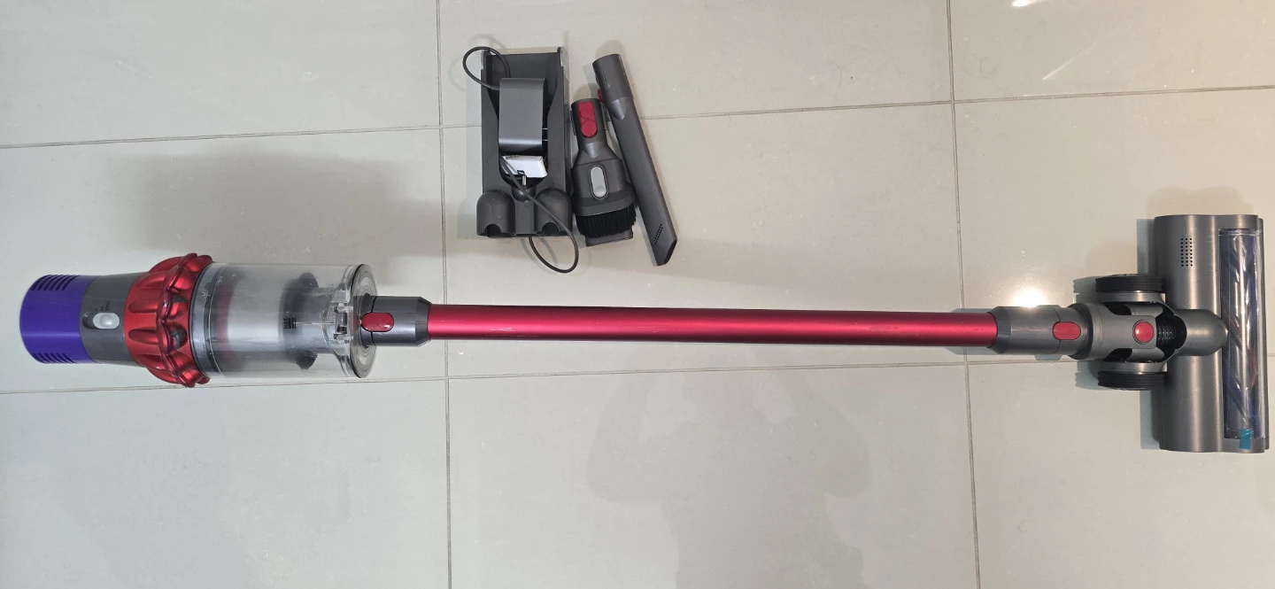 Dyson V10 Cordless Vacuum - Great Condition! - photo 3