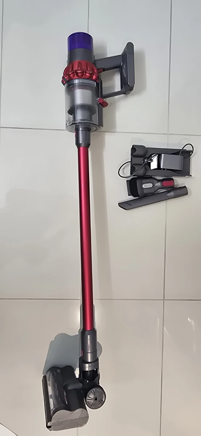 Dyson V10 Cordless Vacuum - Great Condition! - photo 4